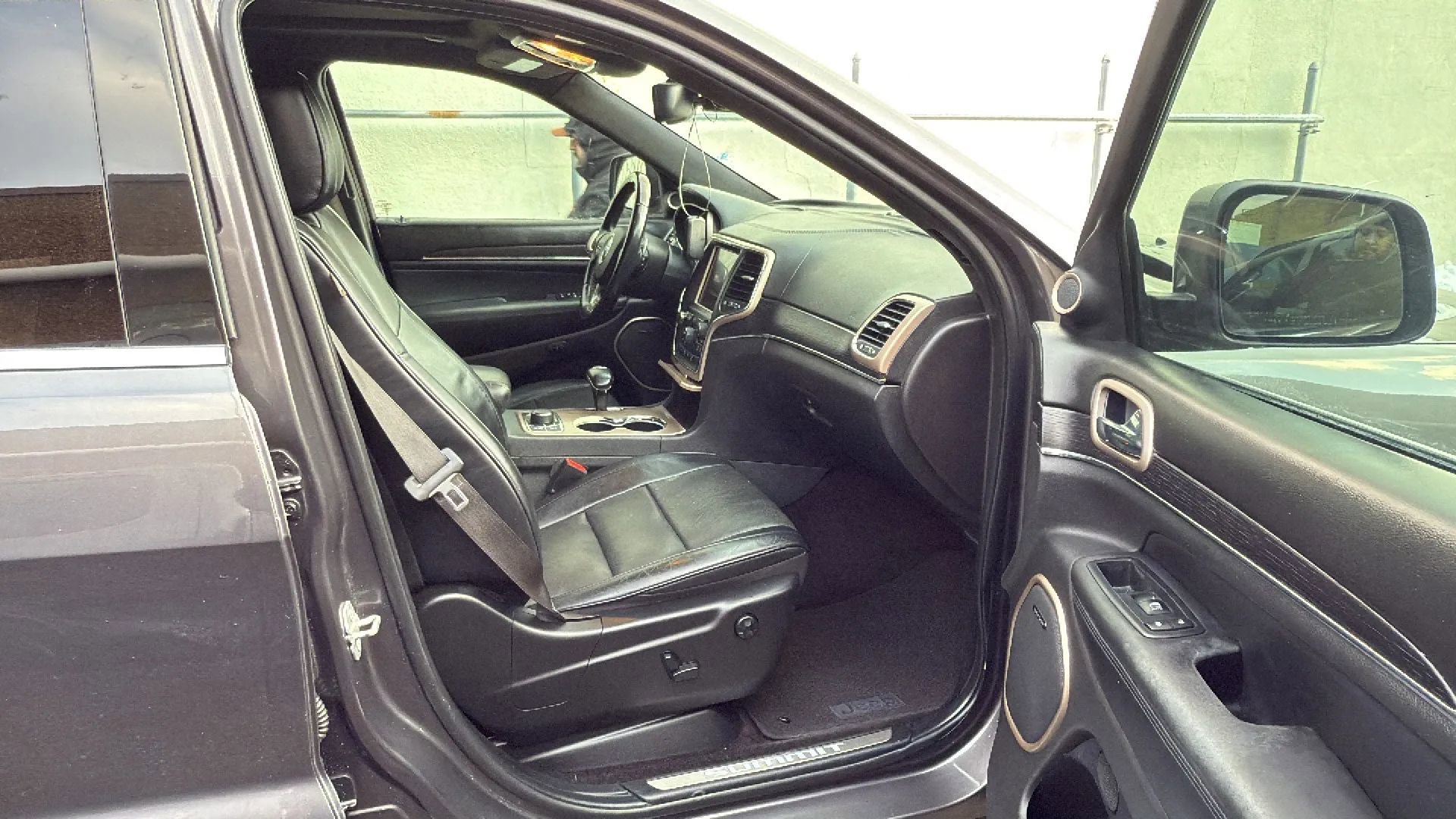 Used 2015 Jeep Grand Cherokee Summit w/ Platinum Series Group AWD/4WD image 25