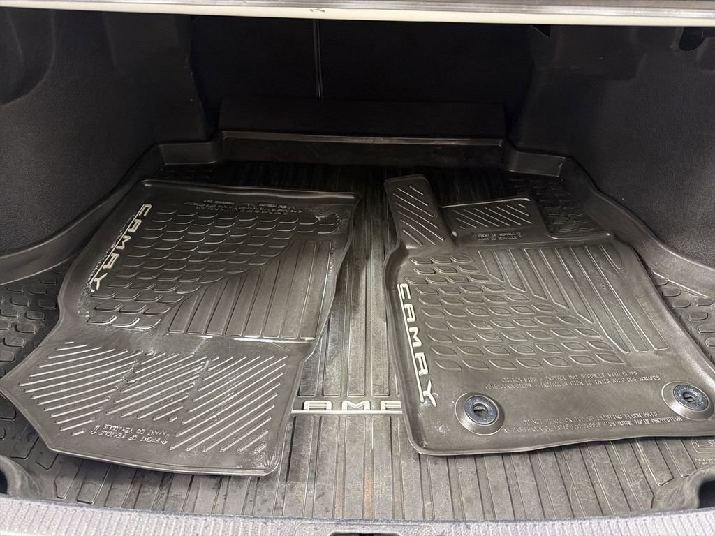 Used 2020 Toyota Camry XLE image 16