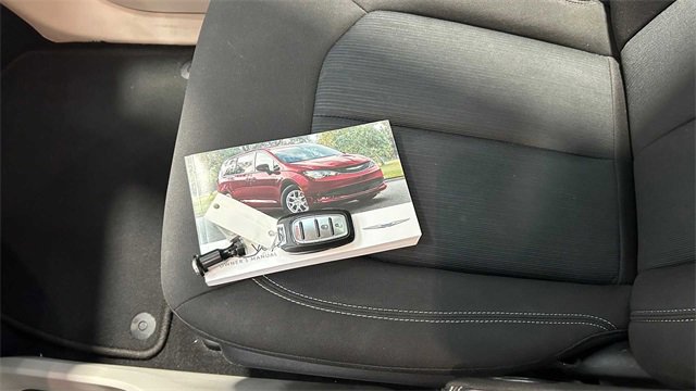 Used 2021 Chrysler Voyager LX image 22