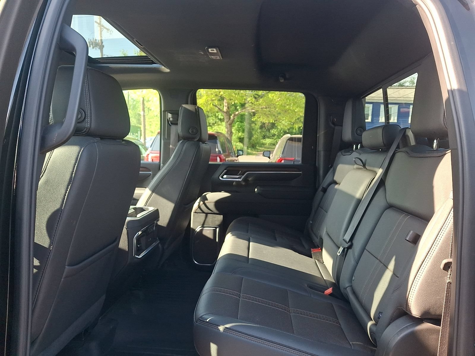 Used 2025 Chevrolet Silverado 2500 High Country w/ High Country Premium Package AWD/4WD image 10