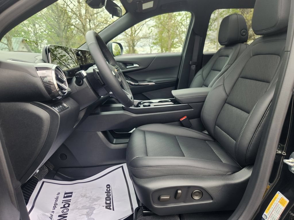 New 2026 Chevrolet Equinox LT w/ Convenience Package II FWD image 17