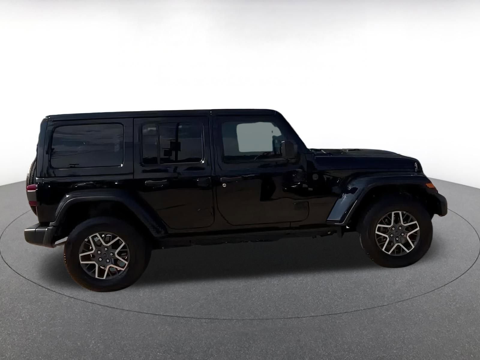 Used 2025 Jeep Wrangler Sahara image 2