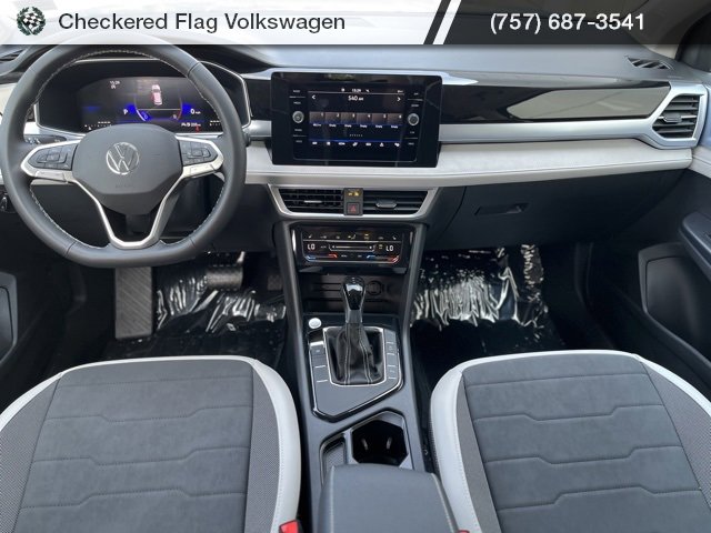 New 2025 Volkswagen Taos SE image 4