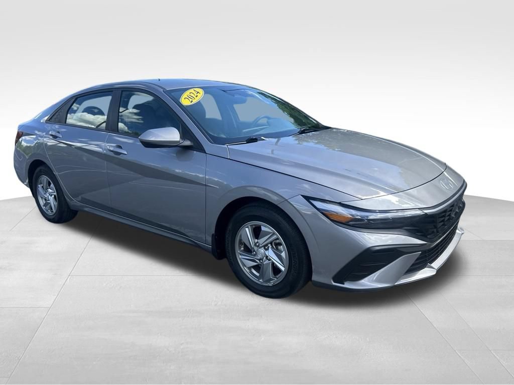 Used 2024 Hyundai Elantra SE FWD image 7