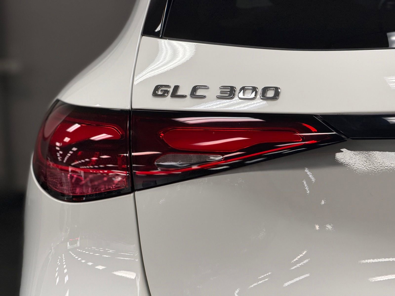 Used 2025 Mercedes-Benz GLC 300 image 13