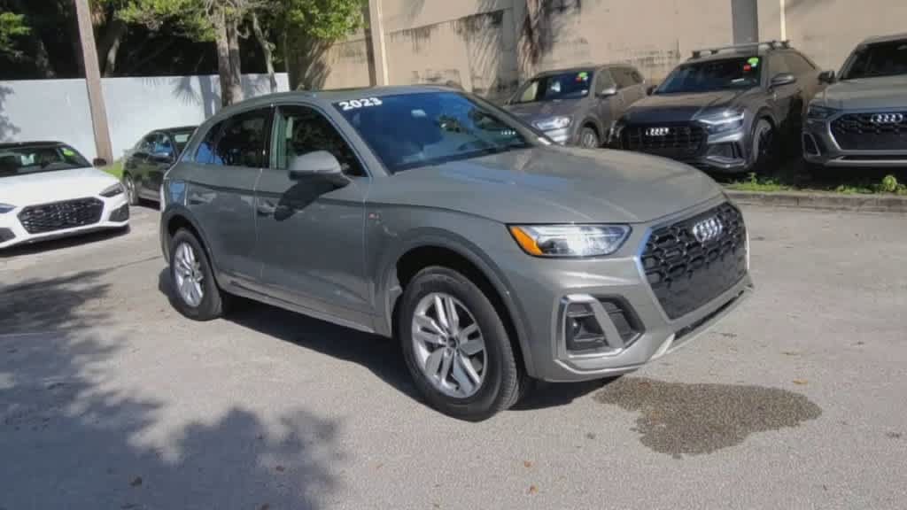 Used 2023 Audi Q5 2.0T Premium w/ Convenience Package AWD/4WD image 2
