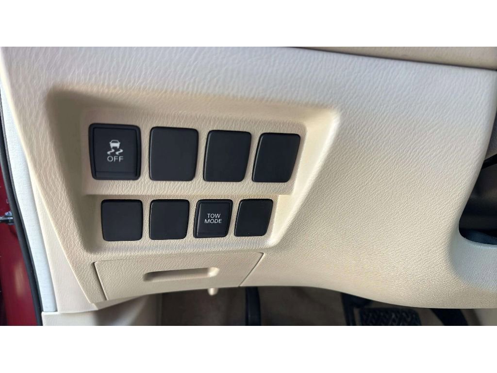 Used 2013 Nissan Pathfinder SV AWD/4WD image 22