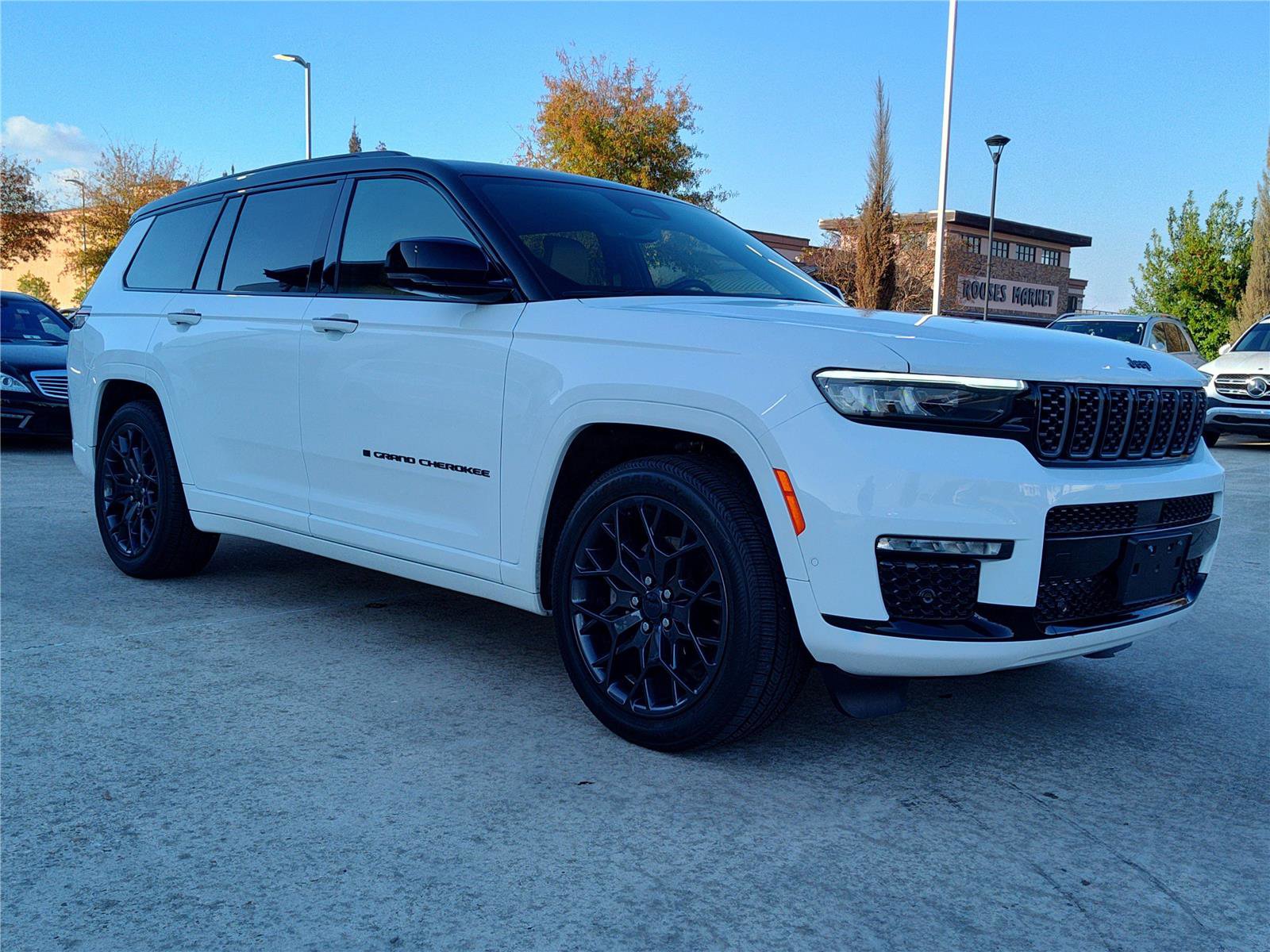 Used 2024 Jeep Grand Cherokee L Summit w/ High Altitude Package image 12