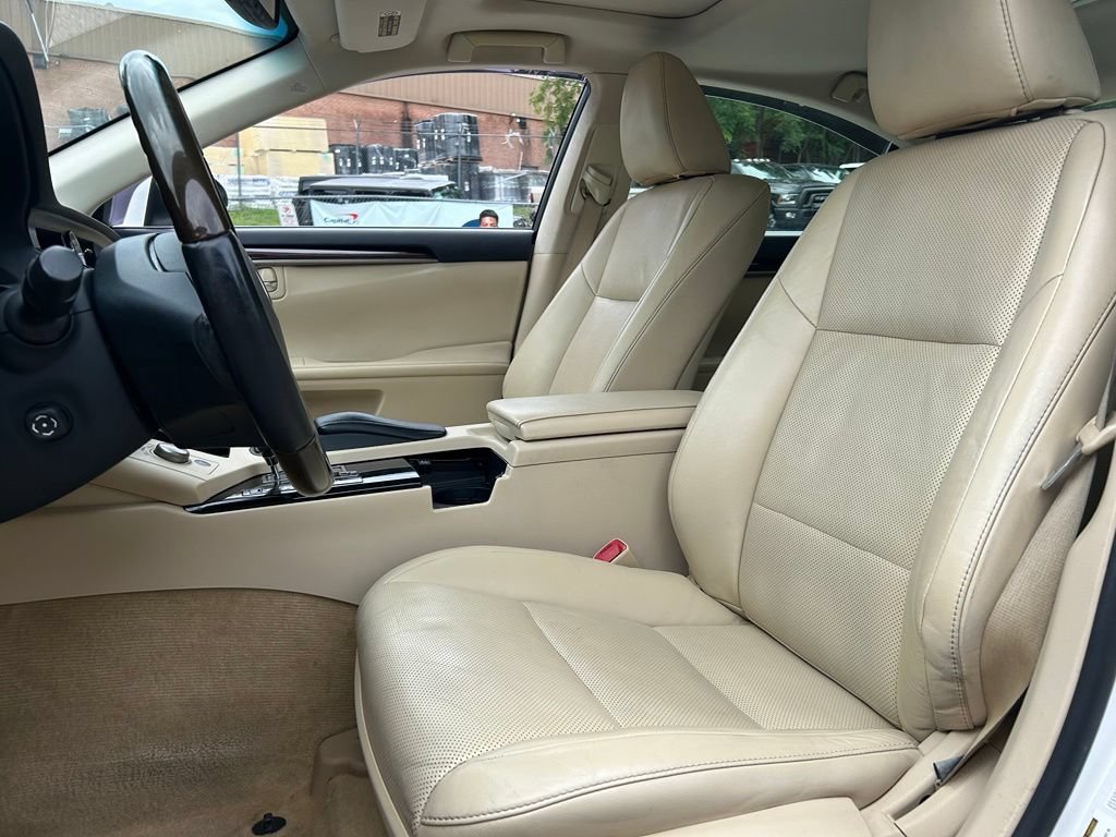 Used 2015 Lexus ES 350 w/ Luxury Package FWD image 6