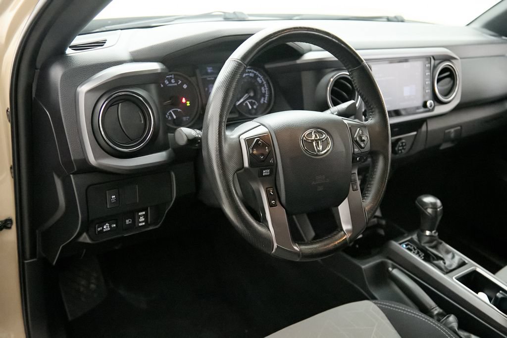 Used 2020 Toyota Tacoma TRD Sport AWD/4WD image 16