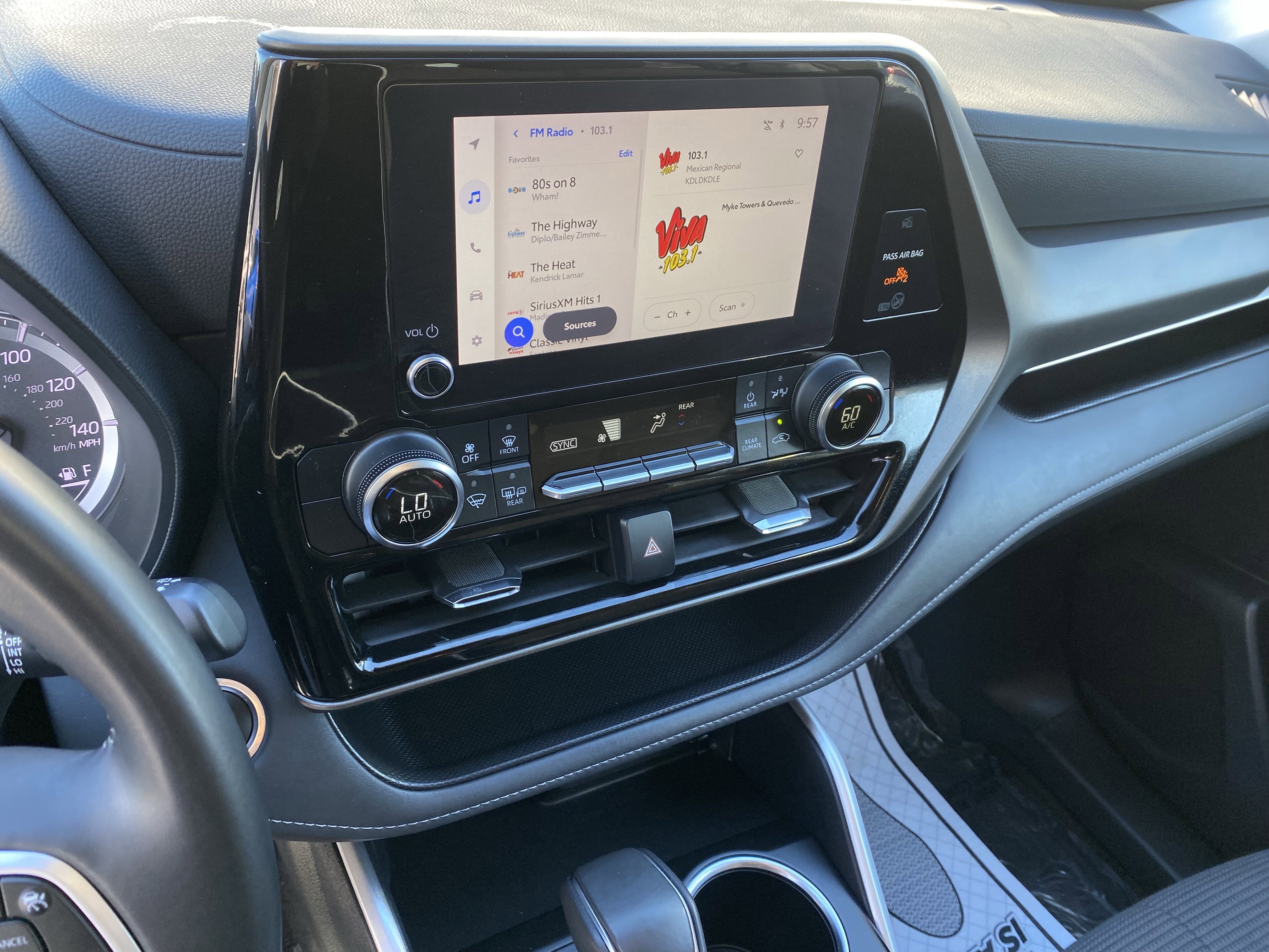 Used 2024 Toyota Highlander LE image 19