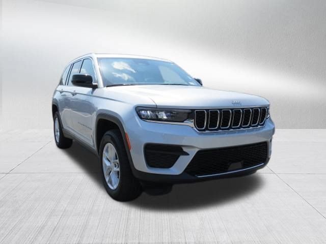 Certified 2024 Jeep Grand Cherokee Laredo X w/ Luxury Tech Group I RWD image 8
