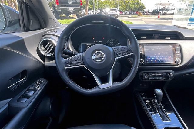 Used 2023 Nissan Kicks SR w/ SR Premium Package FWD image 5