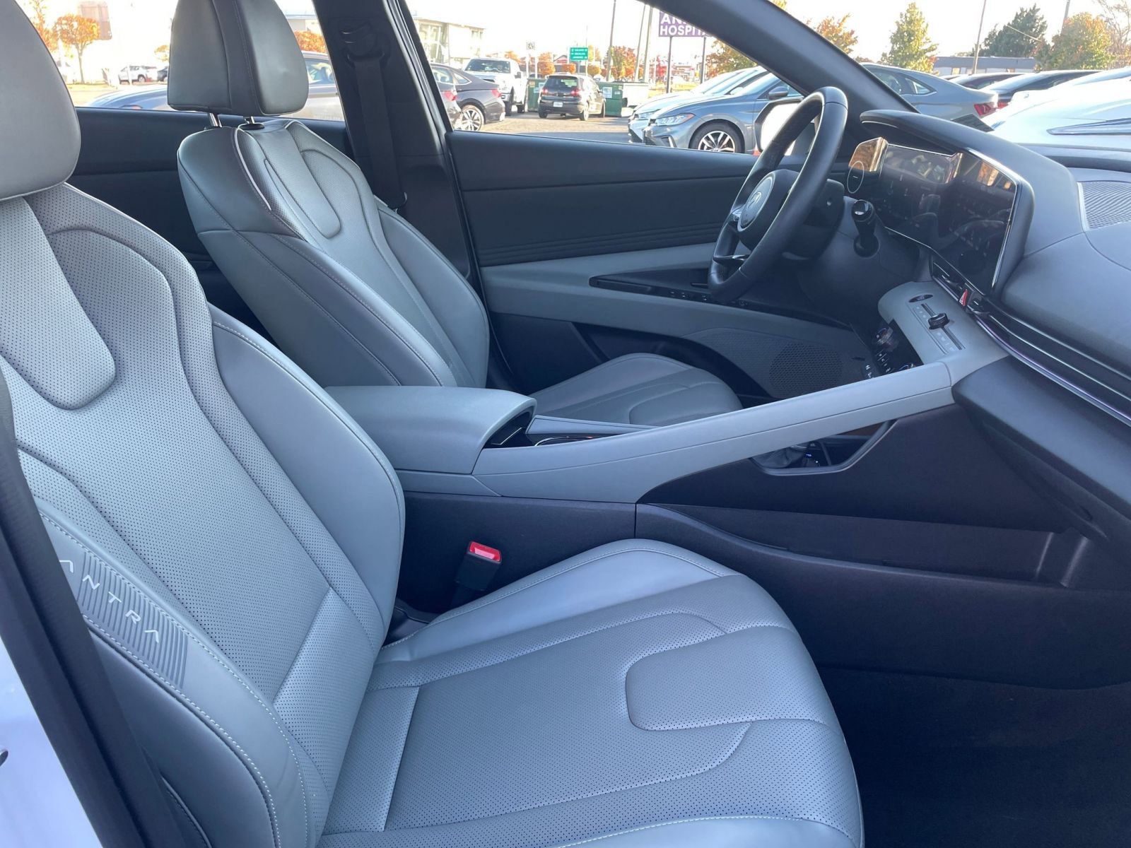 Used 2025 Hyundai Elantra Limited image 37