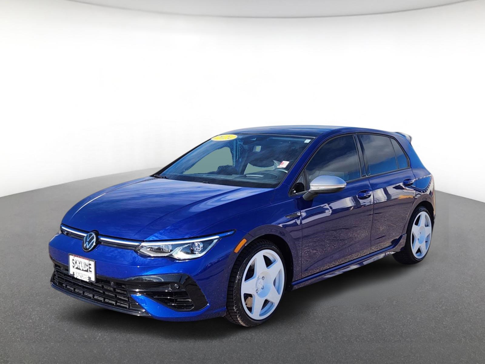 Used 2024 Volkswagen Golf R 2.0T DSG image 2