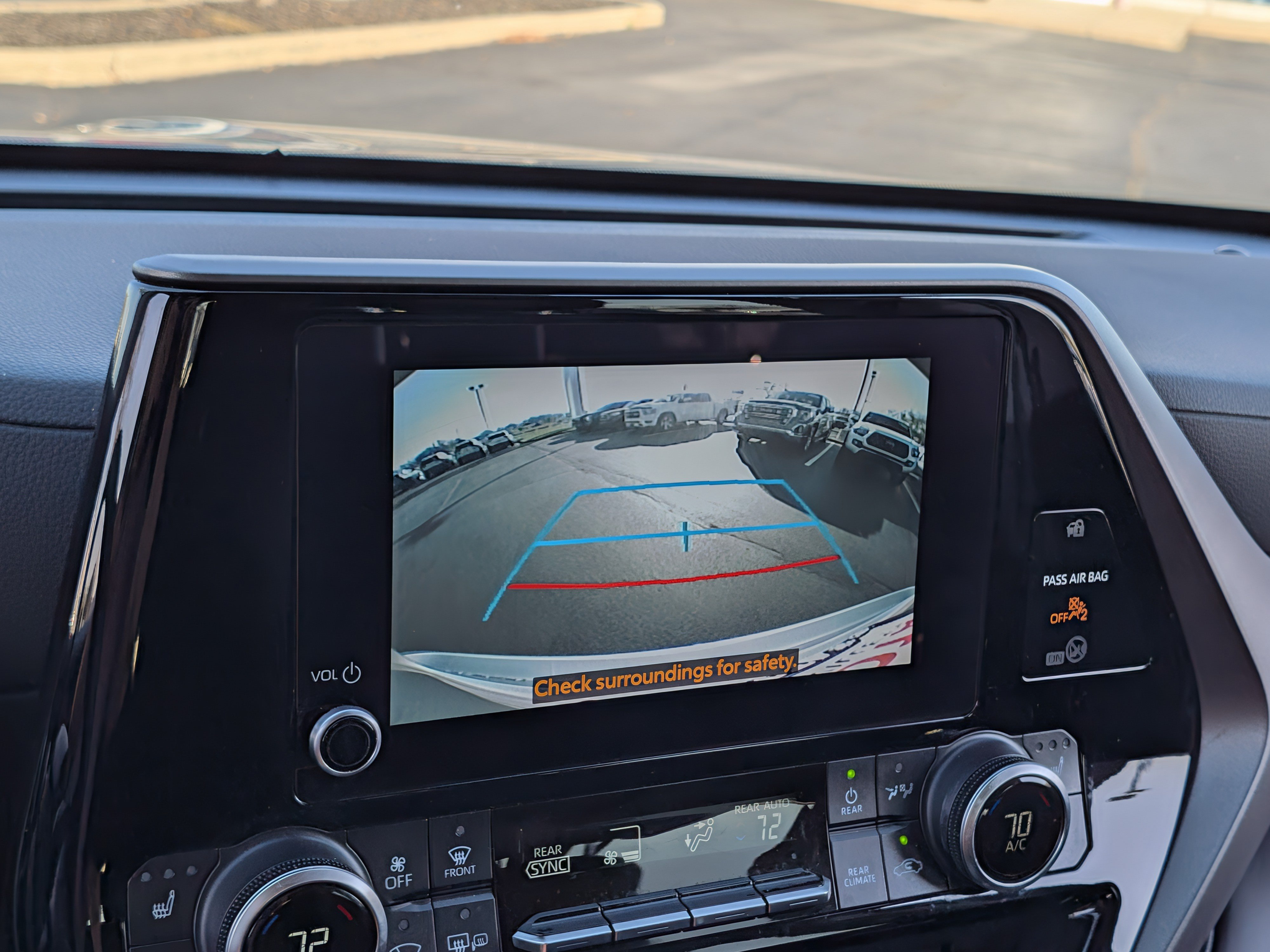 Used 2023 Toyota Highlander XLE AWD/4WD image 33
