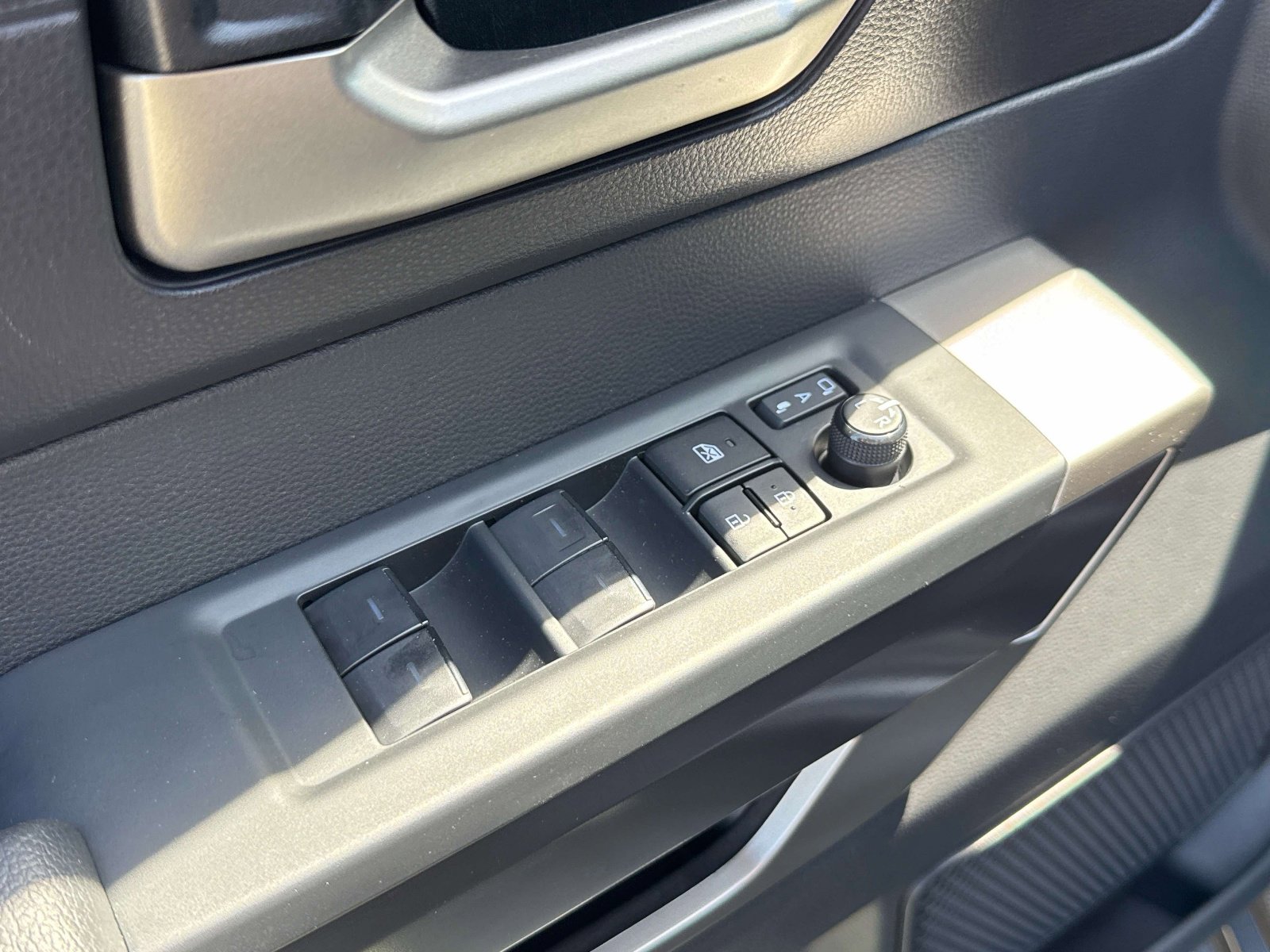 Used 2024 Toyota Sequoia SR5 w/ SR5 Premium Package AWD/4WD image 17