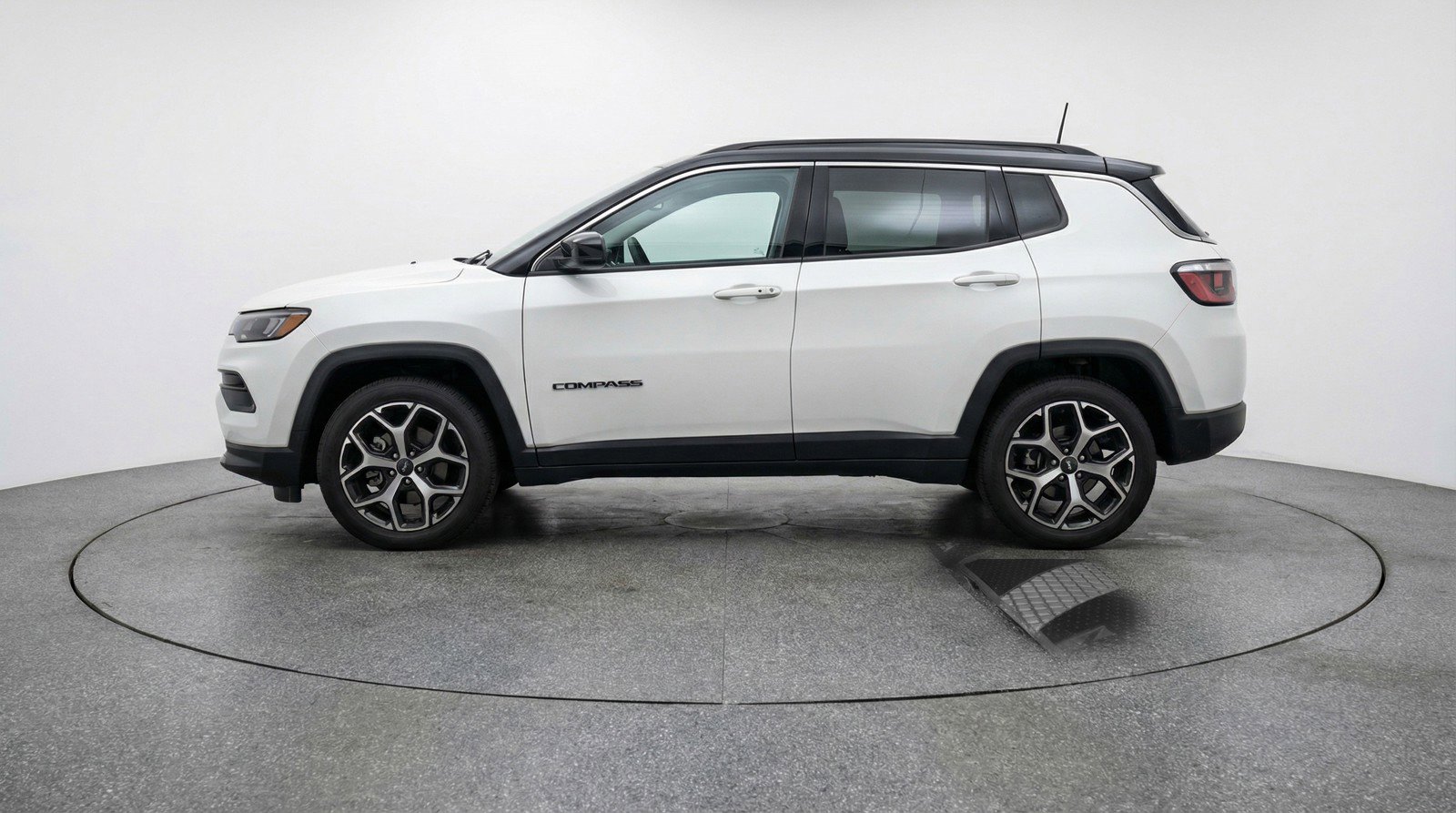 Used 2025 Jeep Compass Limited image 5