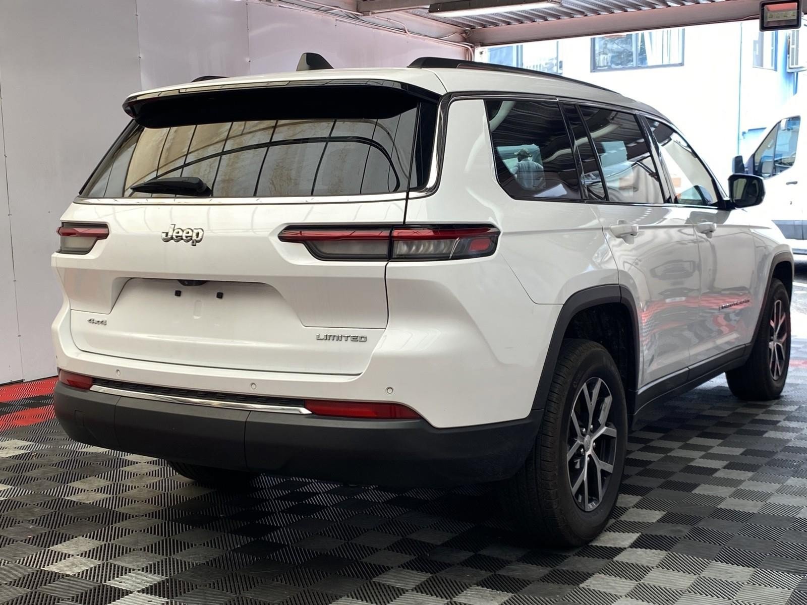 Used 2023 Jeep Grand Cherokee L Limited AWD/4WD image 6