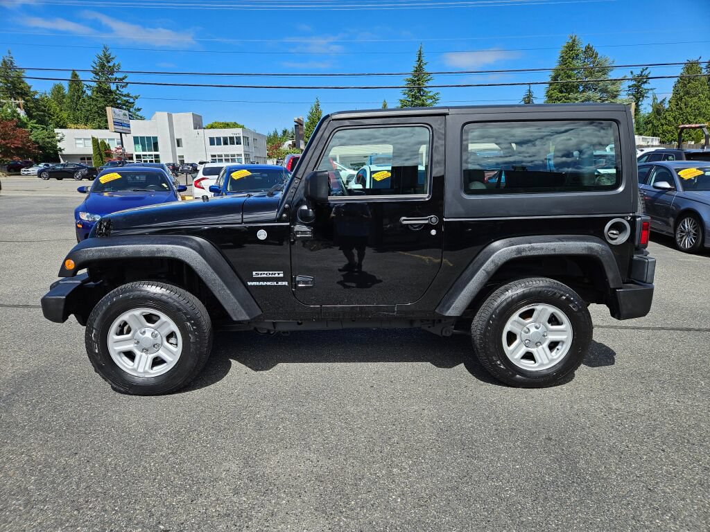 Used 2016 Jeep Wrangler Sport w/ Connectivity Group AWD/4WD image 8