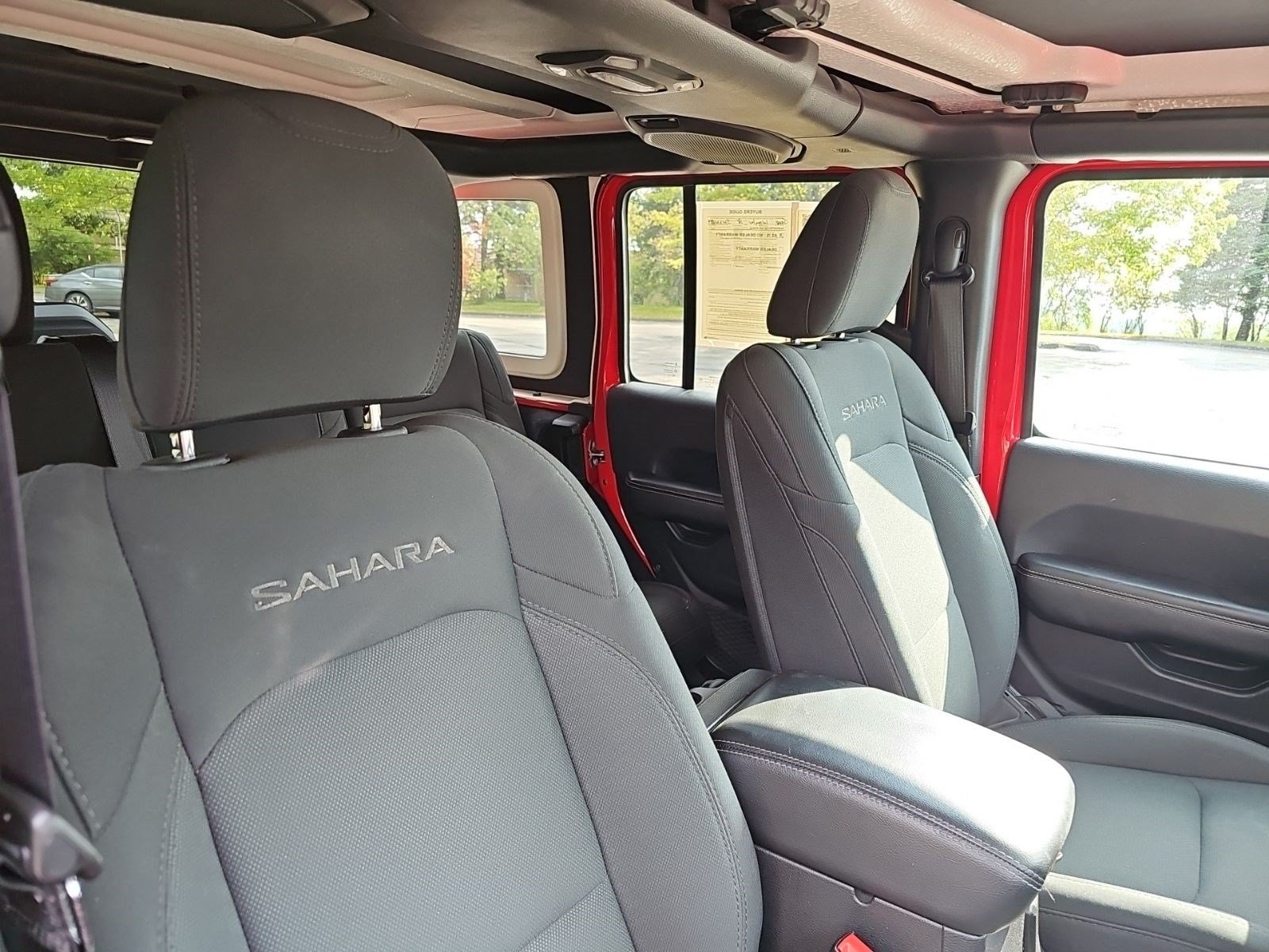 Used 2018 Jeep Wrangler Unlimited Sahara AWD/4WD image 11