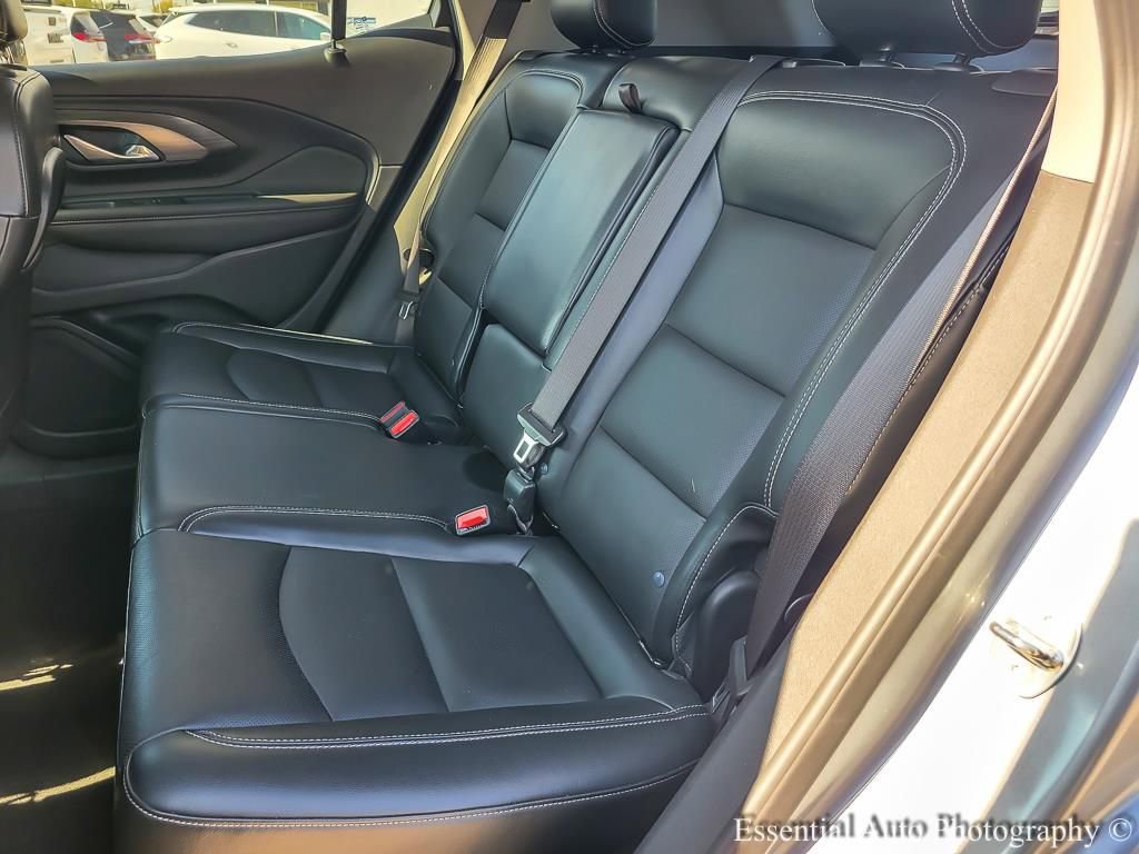 Used 2023 GMC Terrain SLT image 11