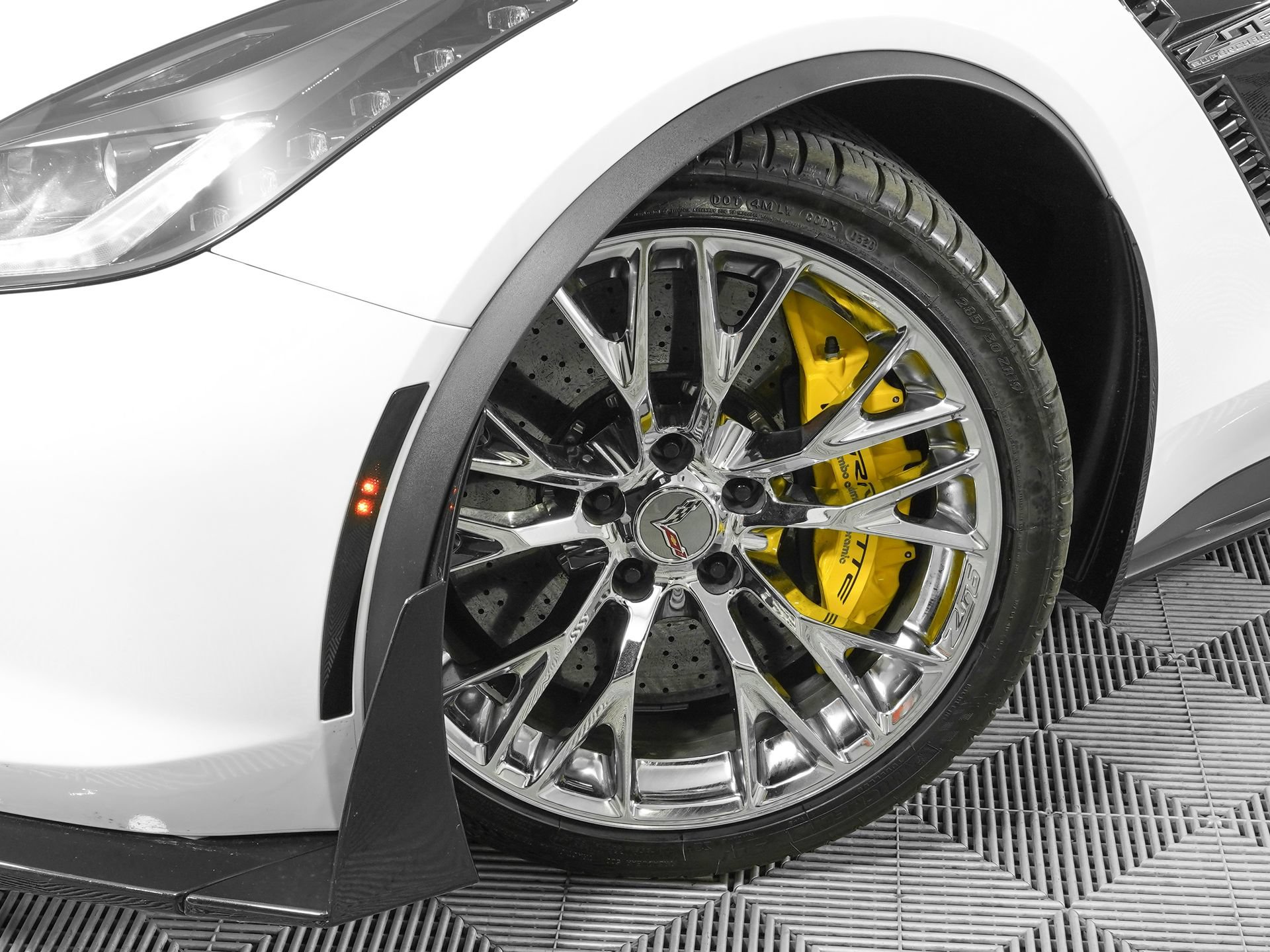 Used 2018 Chevrolet Corvette Z06 RWD image 25