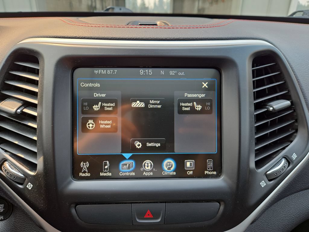 Used 2017 Jeep Cherokee Trailhawk w/ Comfort/Convenience Group AWD/4WD image 21