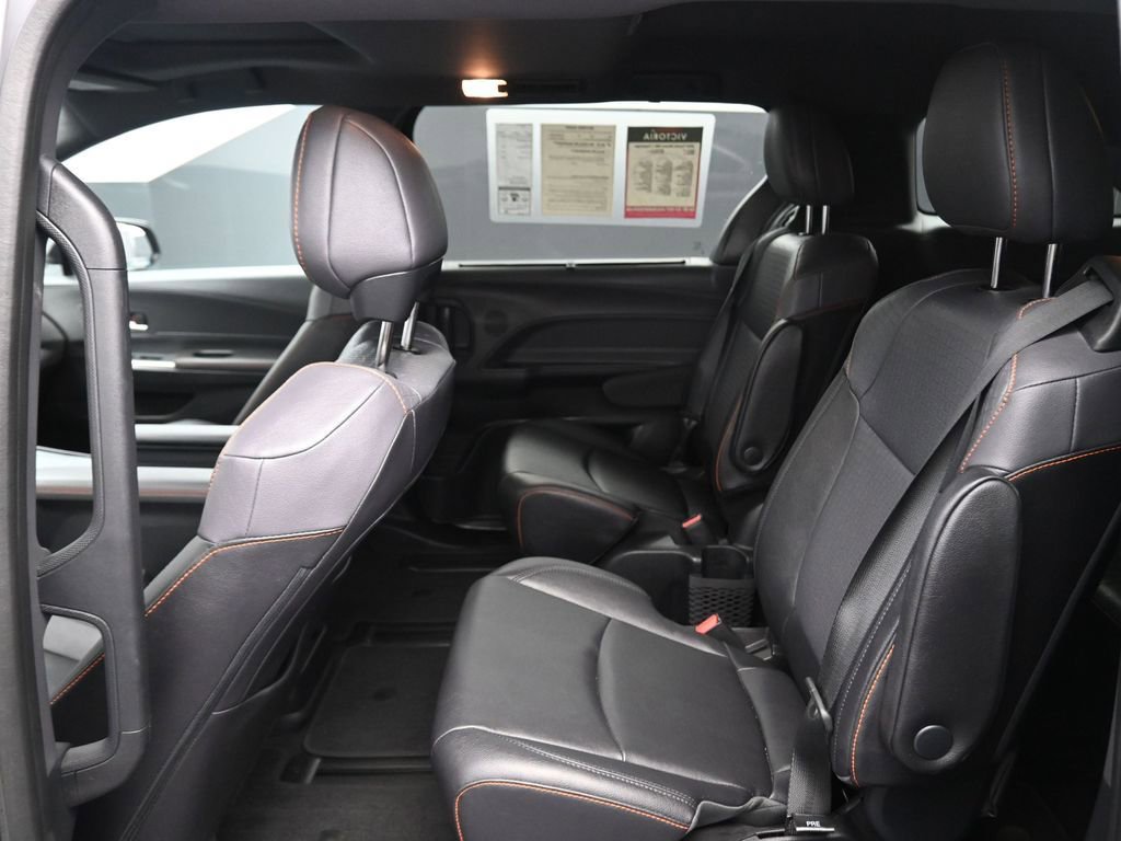 Used 2023 Toyota Sienna XSE image 11