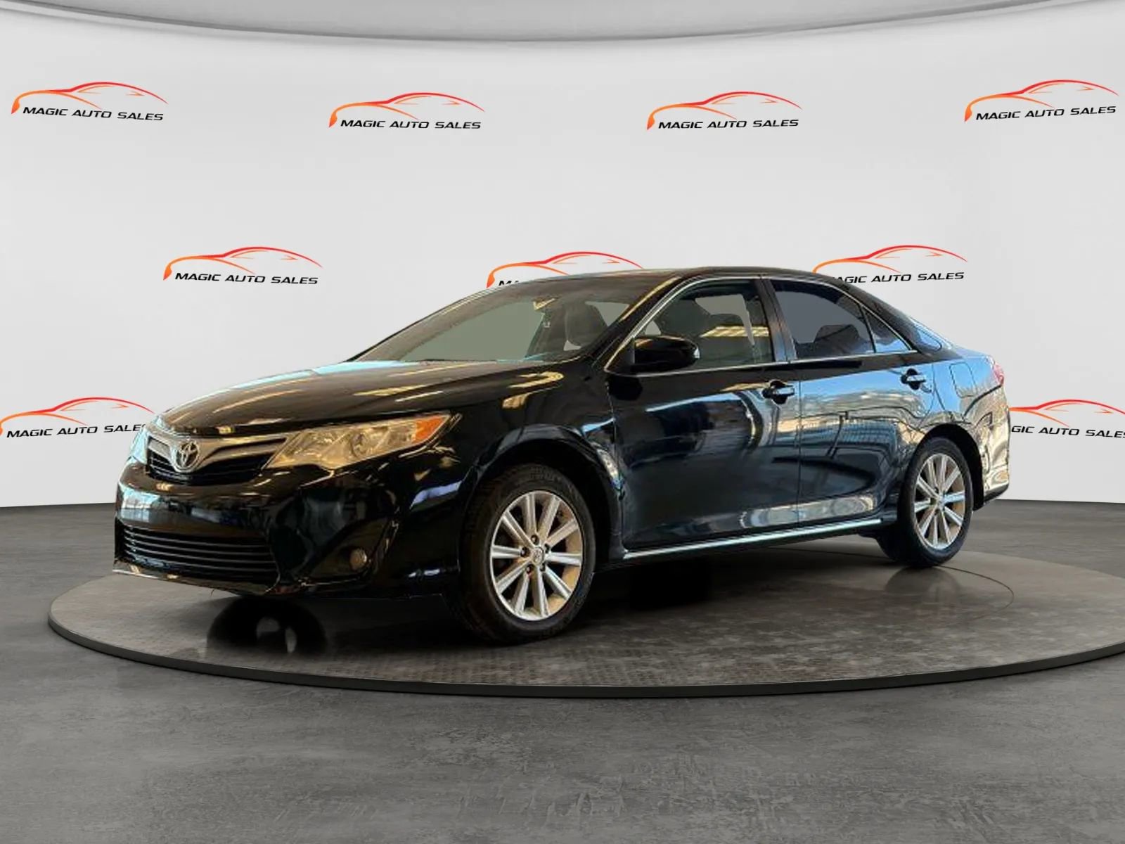 Used 2013 Toyota Camry XLE image 2