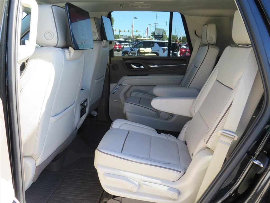 Used 2023 GMC Yukon Denali w/ Denali Reserve Package image 21