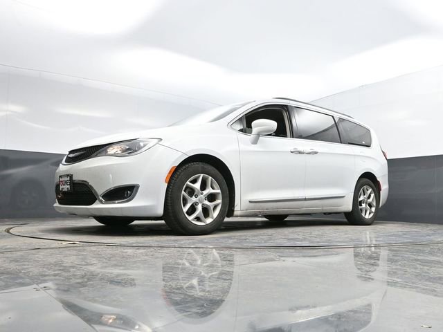 Used 2017 Chrysler Pacifica Touring-L w/ Tire & Wheel Group image 43