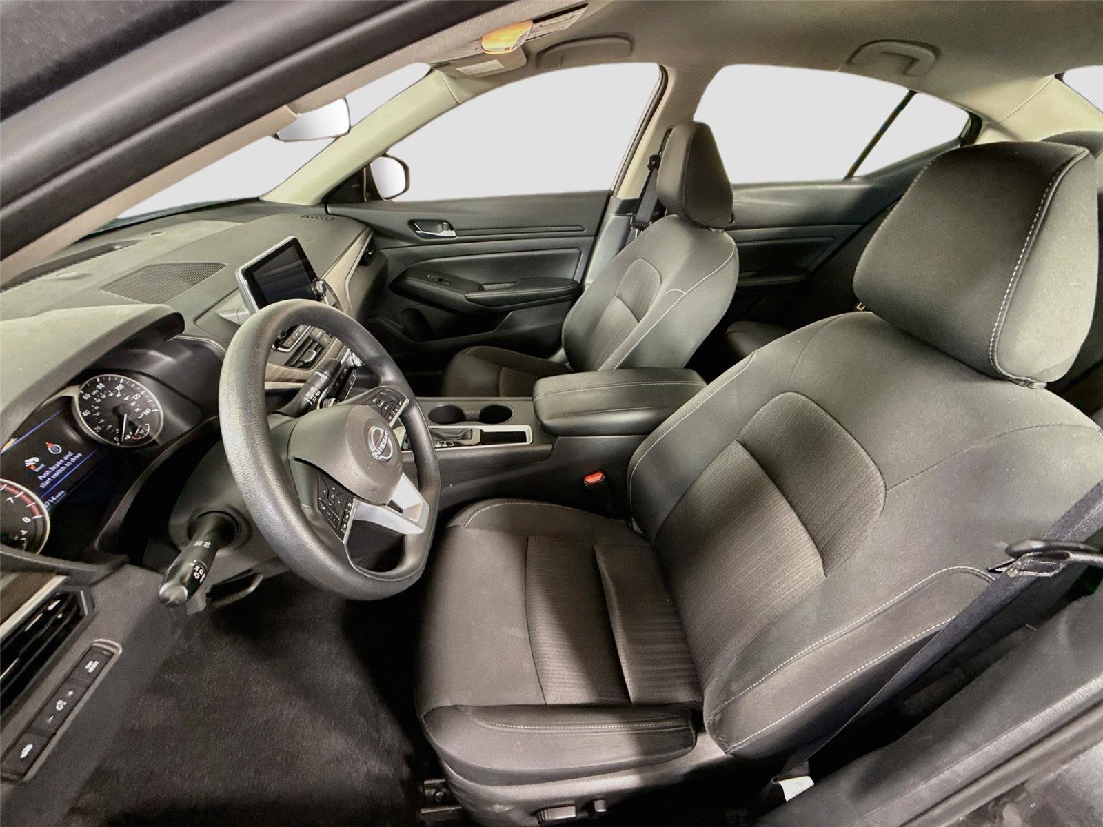 Used 2025 Nissan Altima 2.5 SV FWD image 13