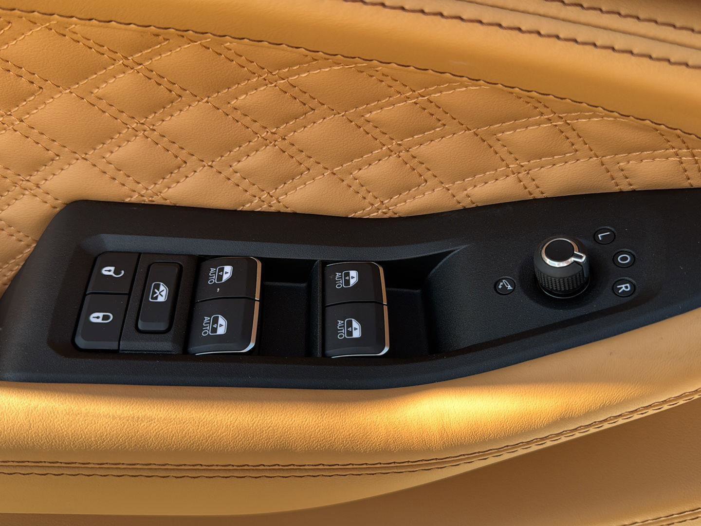 New 2026 Jeep Grand Cherokee Summit w/ Obsidian Package image 16