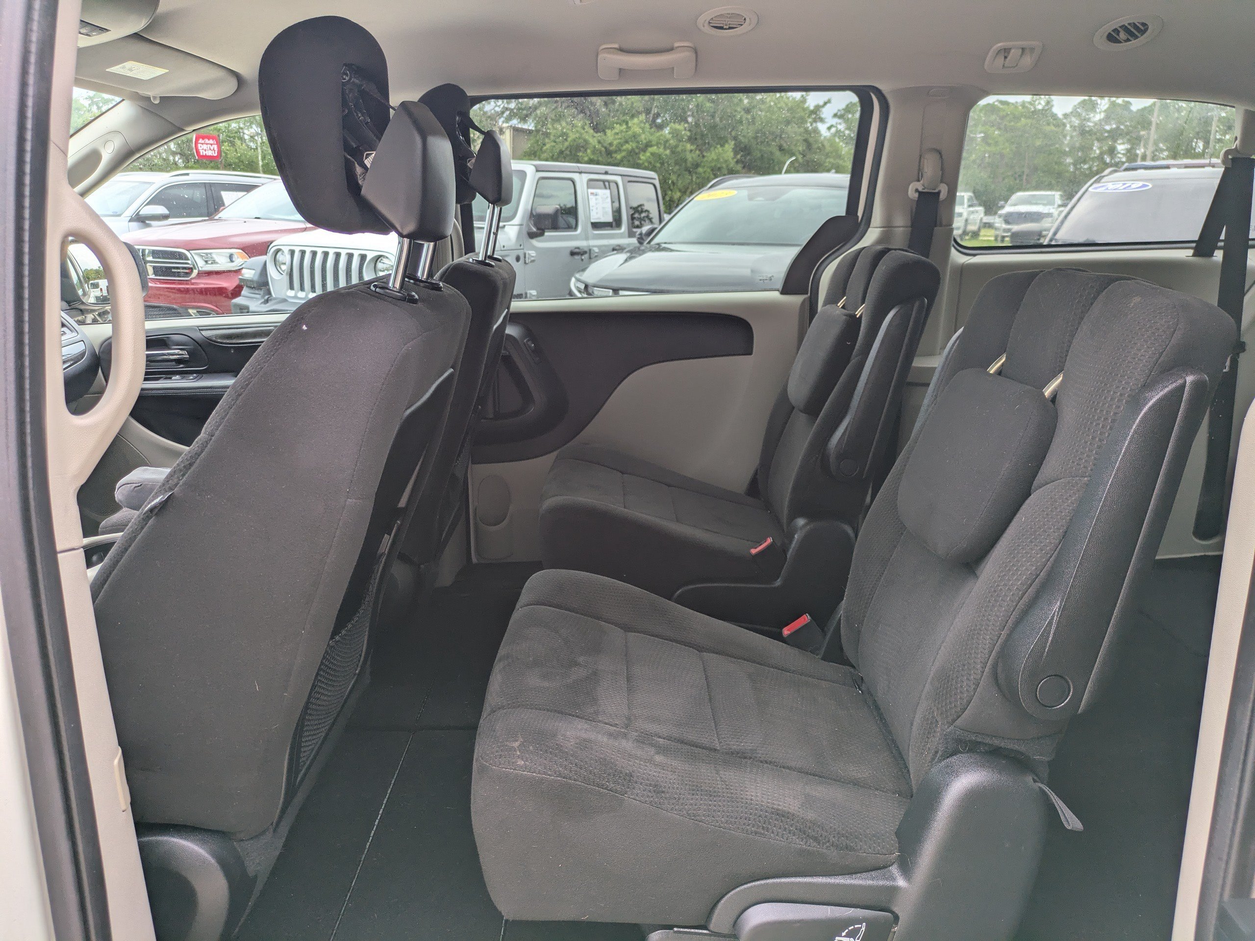 Used 2012 Dodge Grand Caravan SXT FWD image 9