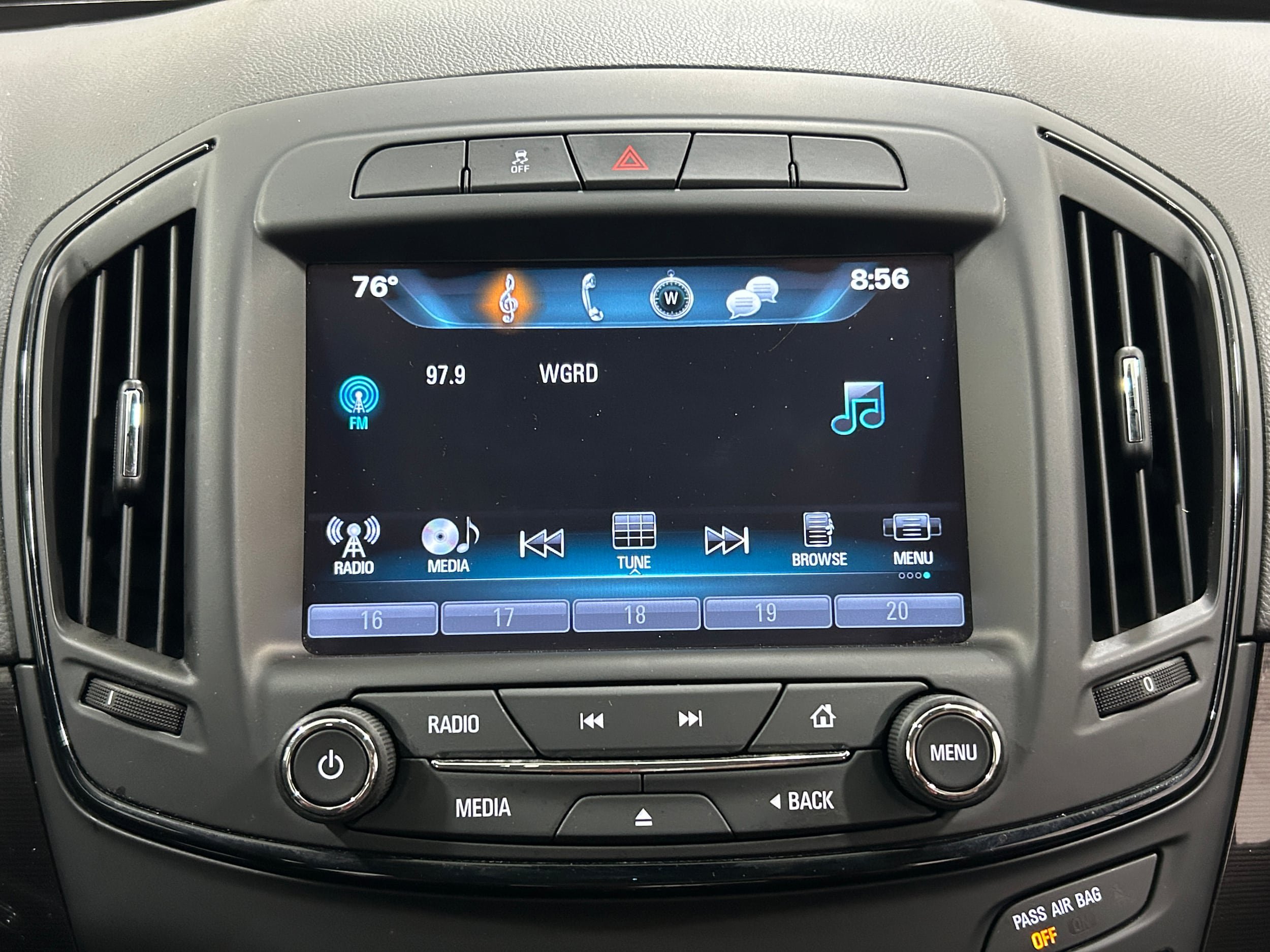 Used 2017 Buick Regal AWD image 5