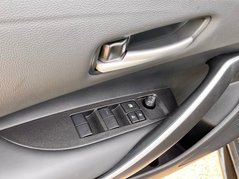 Used 2025 Toyota Corolla SE image 13