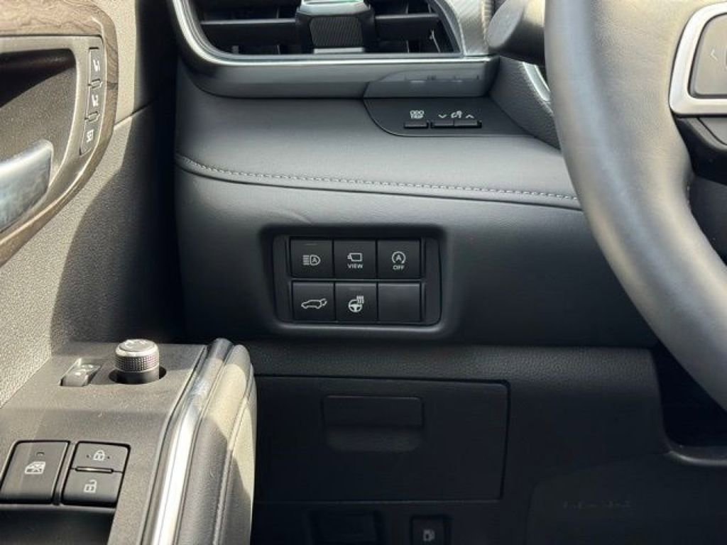 Certified 2025 Toyota Highlander Platinum AWD/4WD image 37