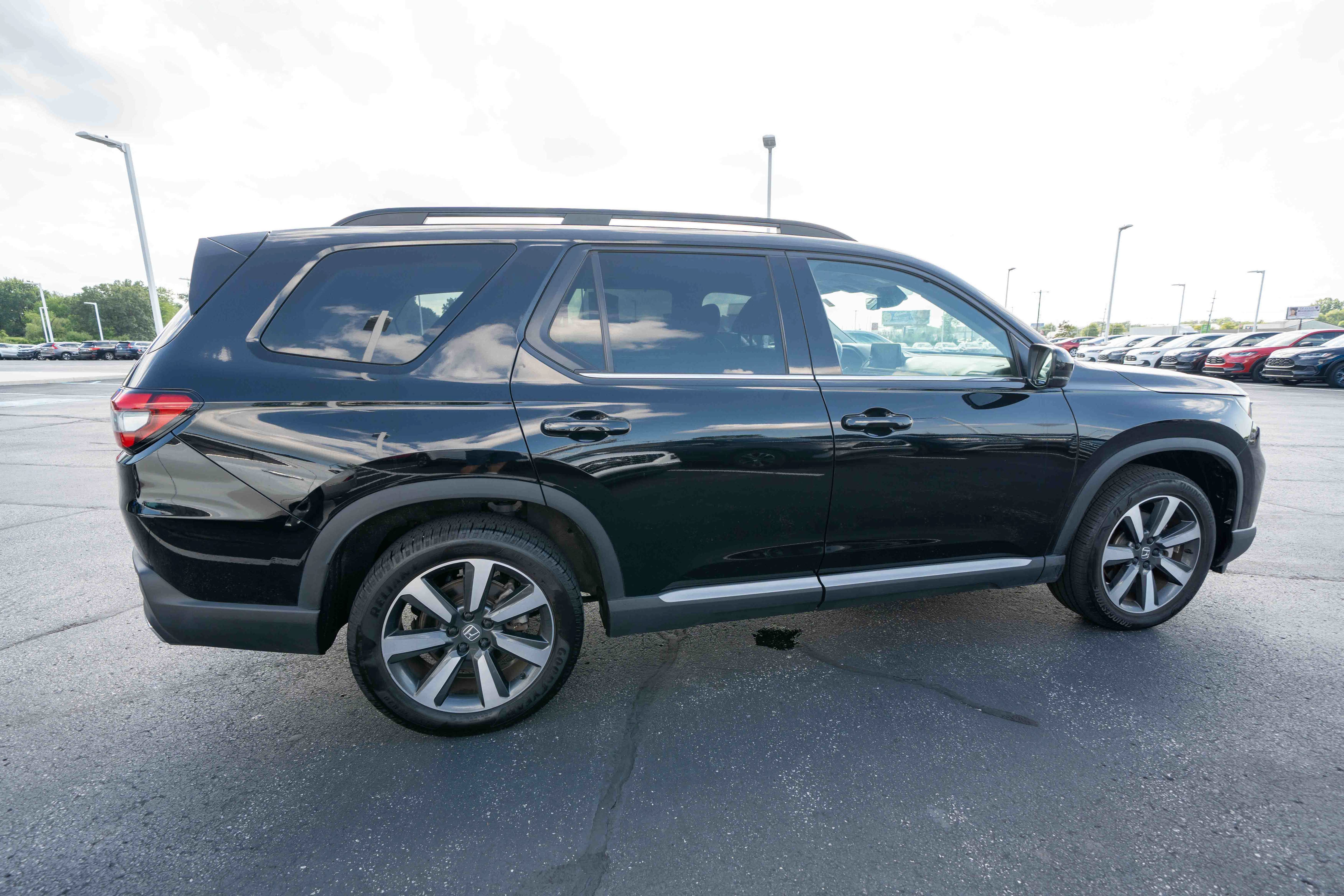 Used 2025 Honda Pilot Touring image 6