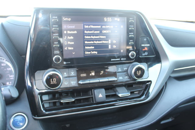 Used 2020 Toyota Highlander LE FWD image 30