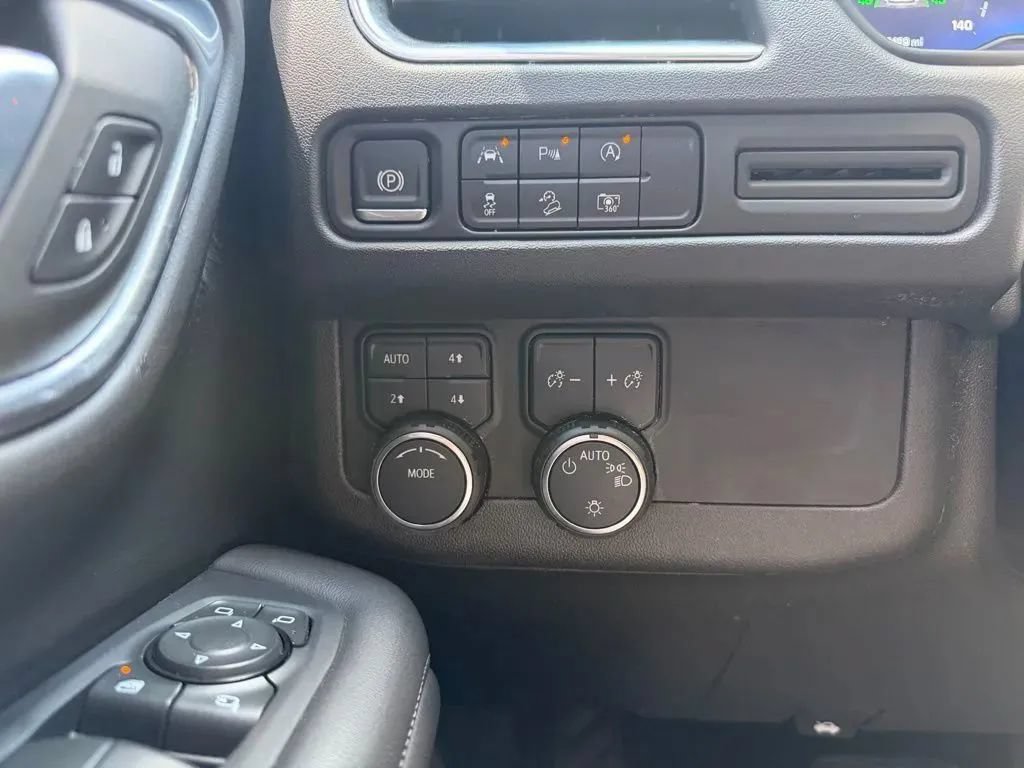 Used 2024 Chevrolet Tahoe Z71 w/ Luxury Package AWD/4WD image 14