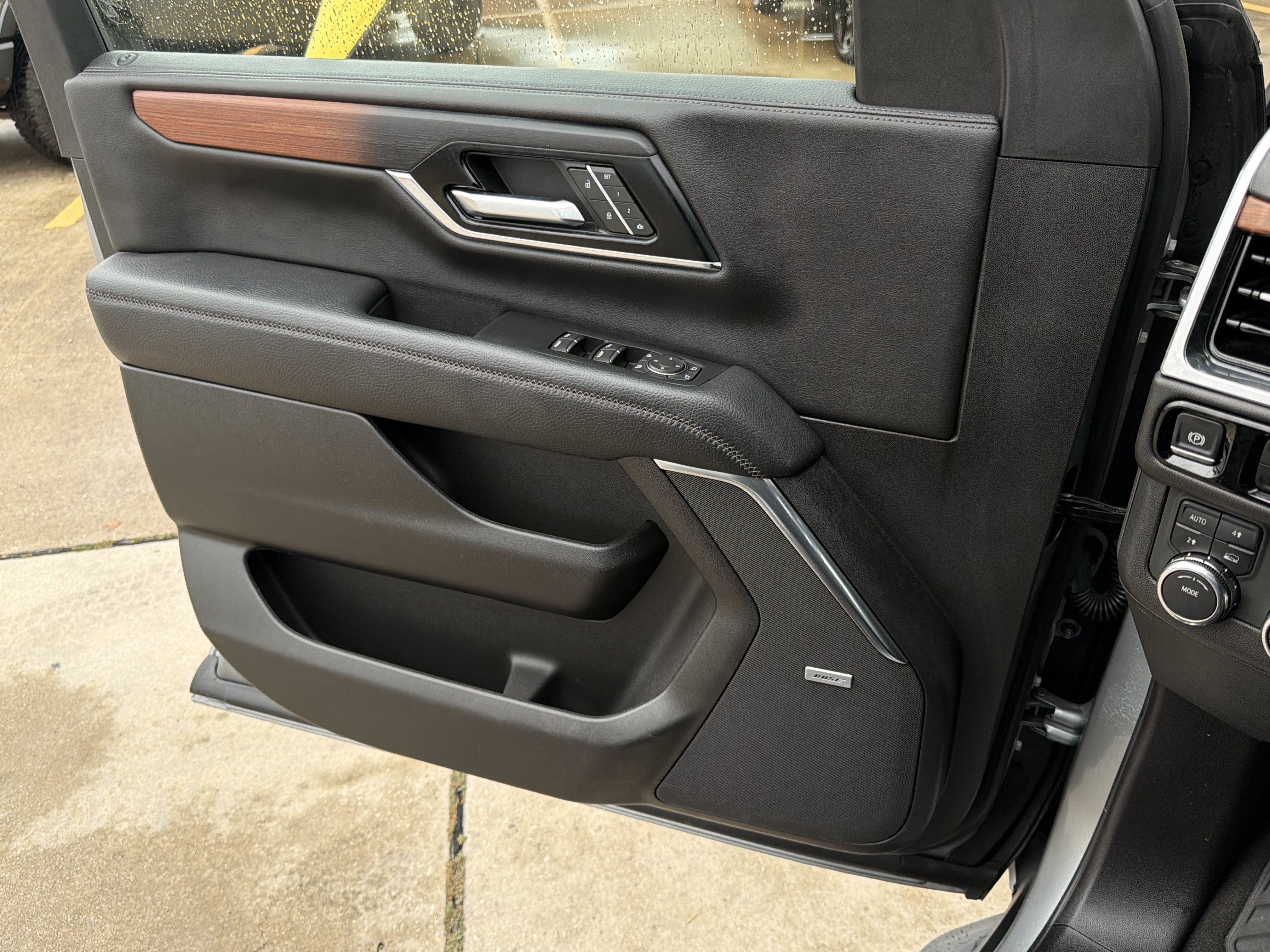 Used 2025 GMC Yukon Denali AWD/4WD image 26