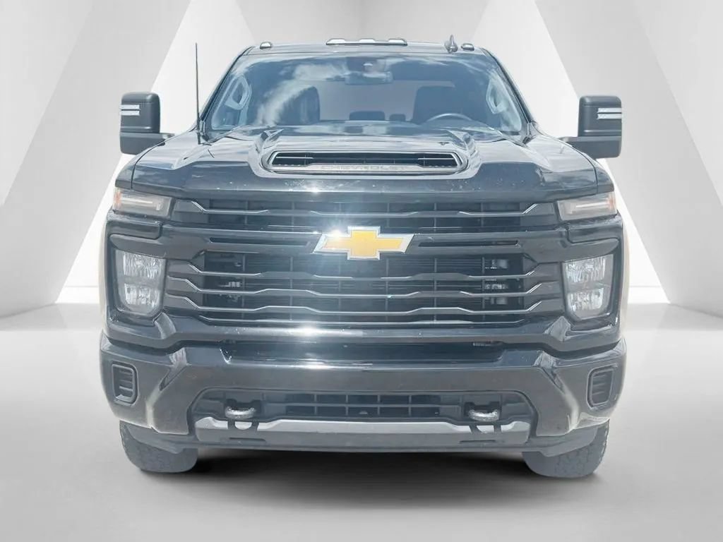Used 2024 Chevrolet Silverado 2500 Custom w/ Custom Value Package AWD/4WD image 2