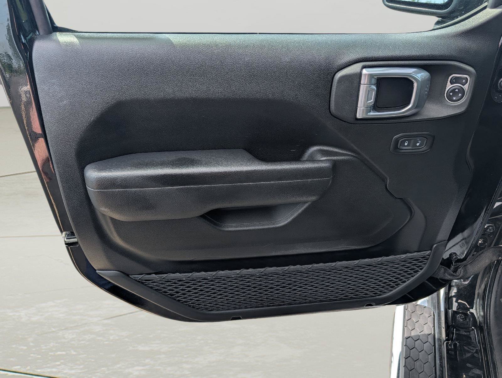 Used 2024 Jeep Wrangler Sport AWD/4WD image 9