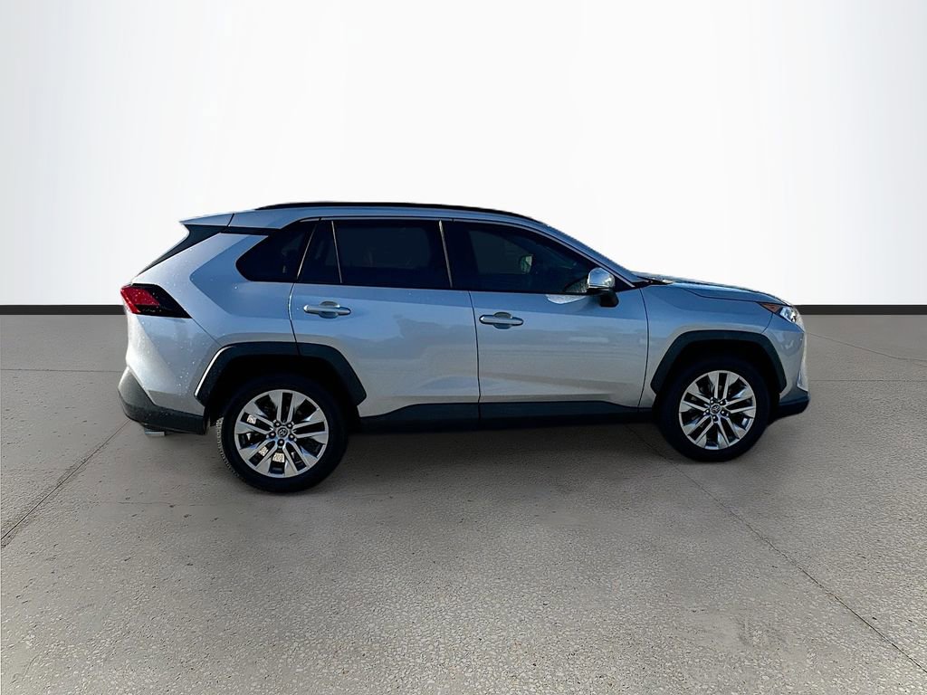 Used 2019 Toyota RAV4 XLE Premium FWD image 8