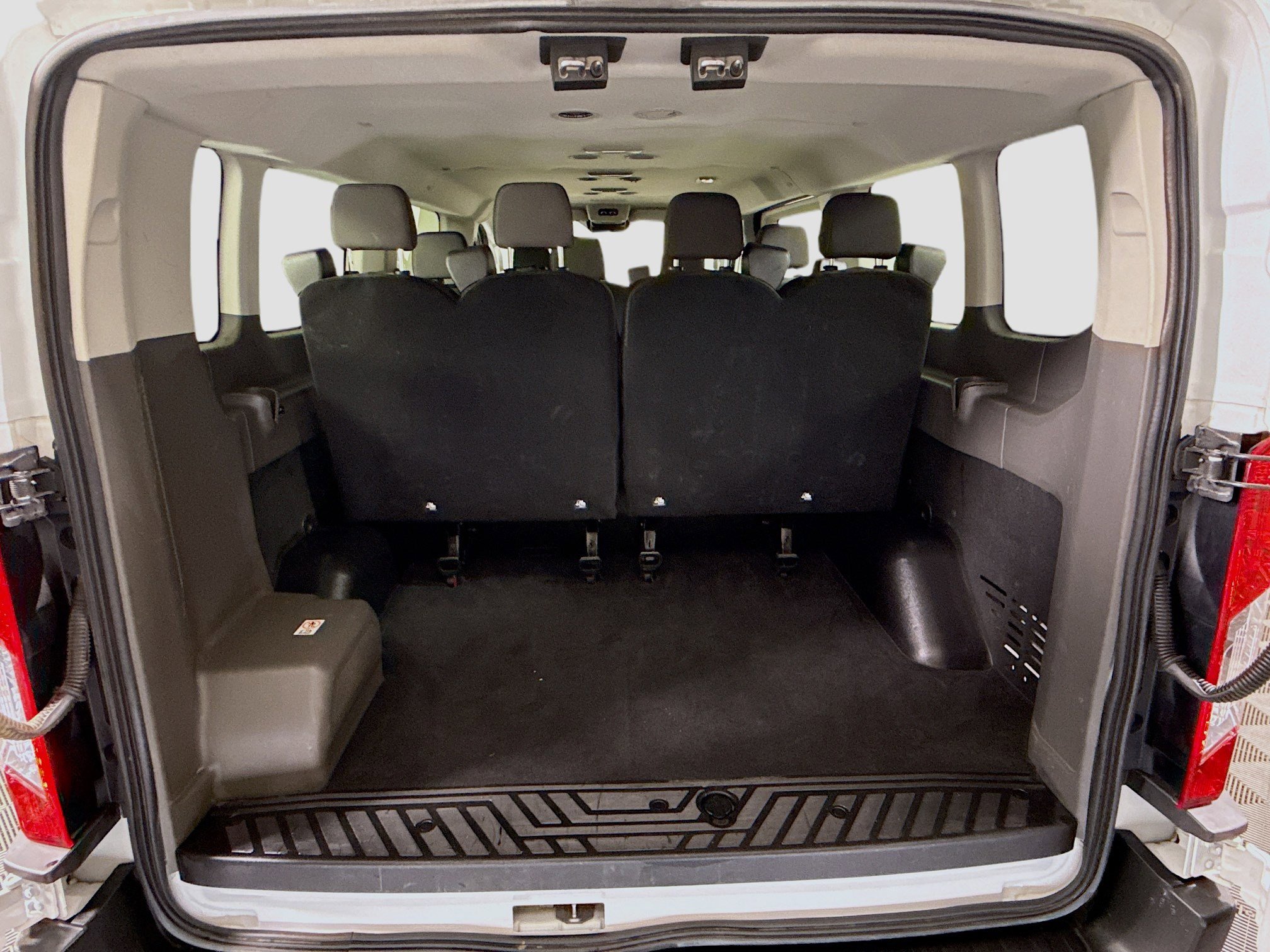 Used 2023 Ford Transit 350 XLT image 34