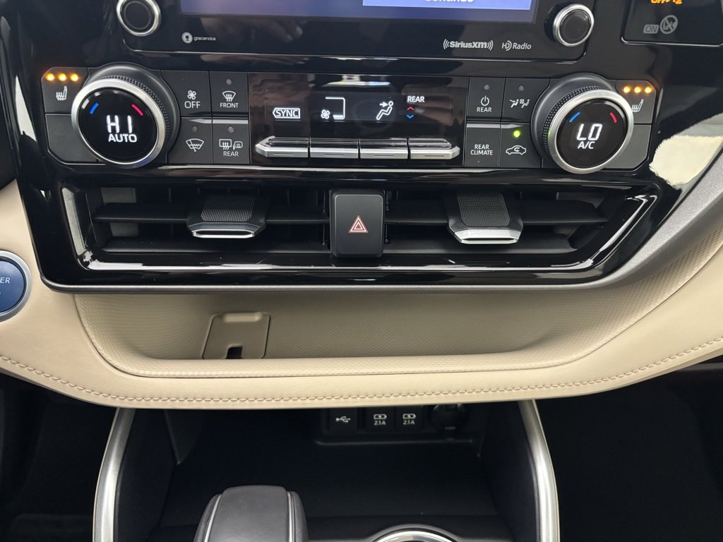 Certified 2021 Toyota Highlander XLE image 4