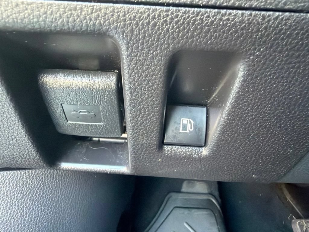 Used 2021 Toyota Highlander XLE AWD/4WD image 39