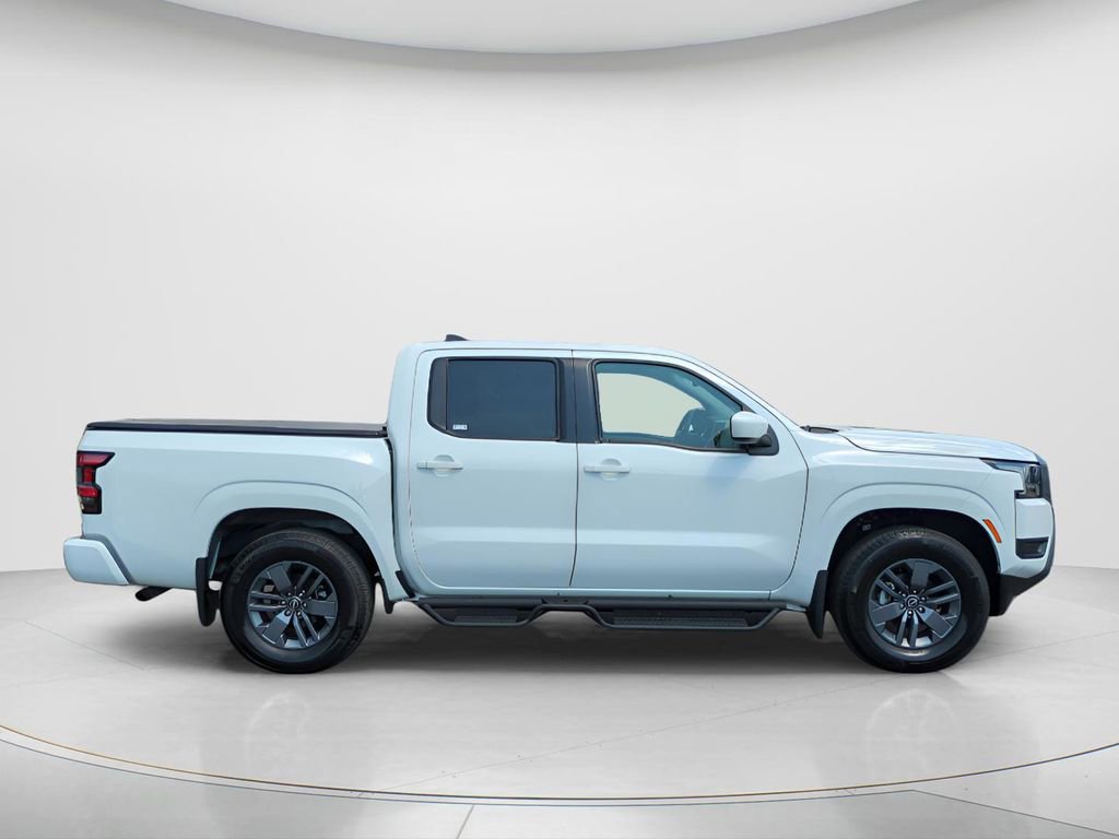 Used 2025 Nissan Frontier SV image 3