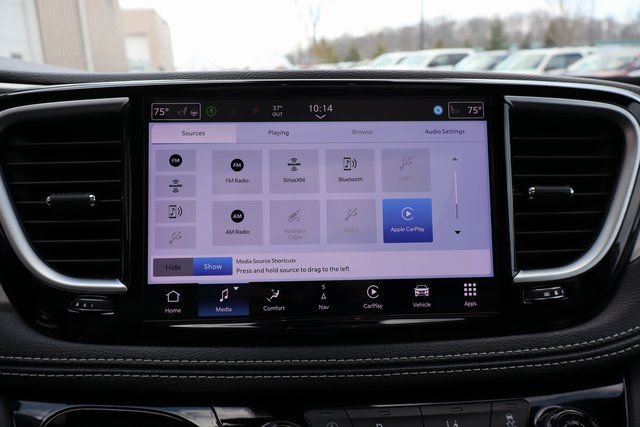 Used 2024 Chrysler Pacifica Limited w/ S Appearance Package image 18